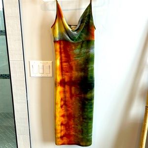 Tie-dye-look stretchy bodycon midi dress, cowl neck, in greens, oranges, yellows